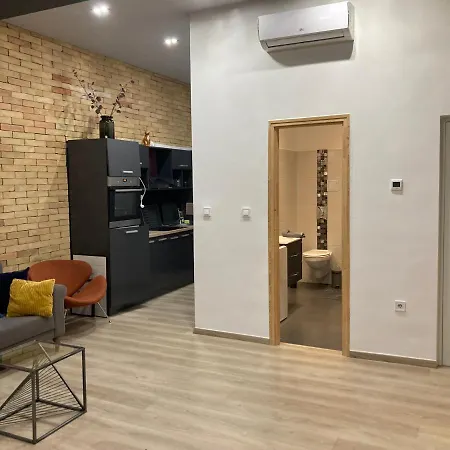 Roland Downtown - Korut Apartment Budapest
